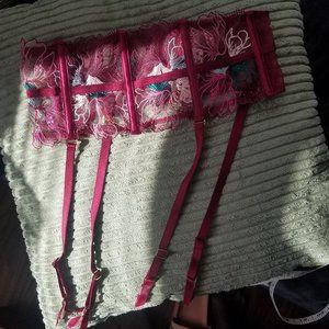 NWT VICTORIA'SSECRET BURGUNDY RED GARTER BELT